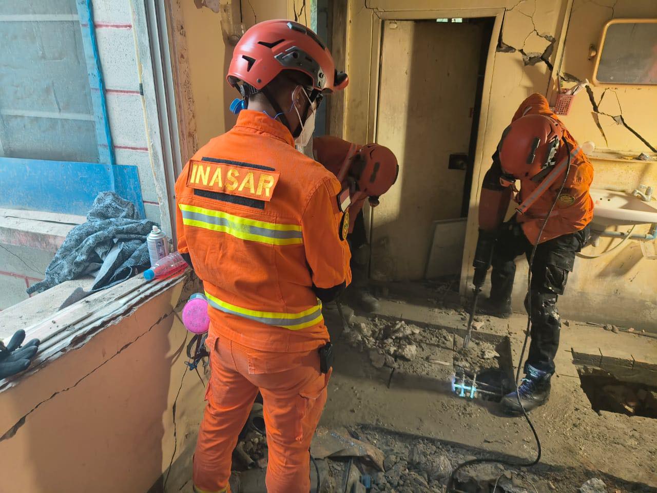 Tiba di Myanmar, Tim Misi Kemanusiaan Indonesia Gelar Operasi SAR untuk Korban Gempa