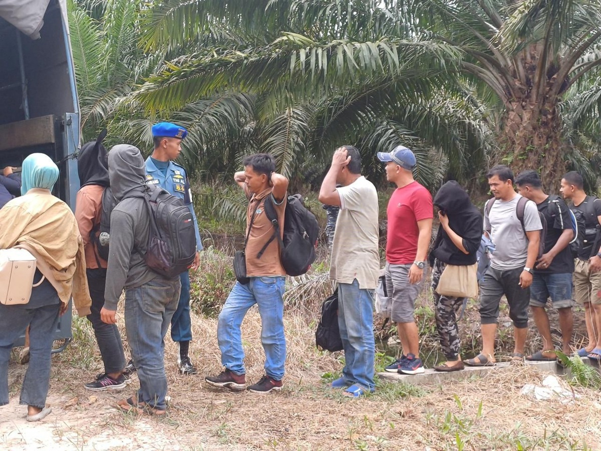 TNI Angkatan Laut Gagalkan Pemberangkatan 16 Pekerja Migran Ilegal ke Malaysia dari Bengkalis Riau