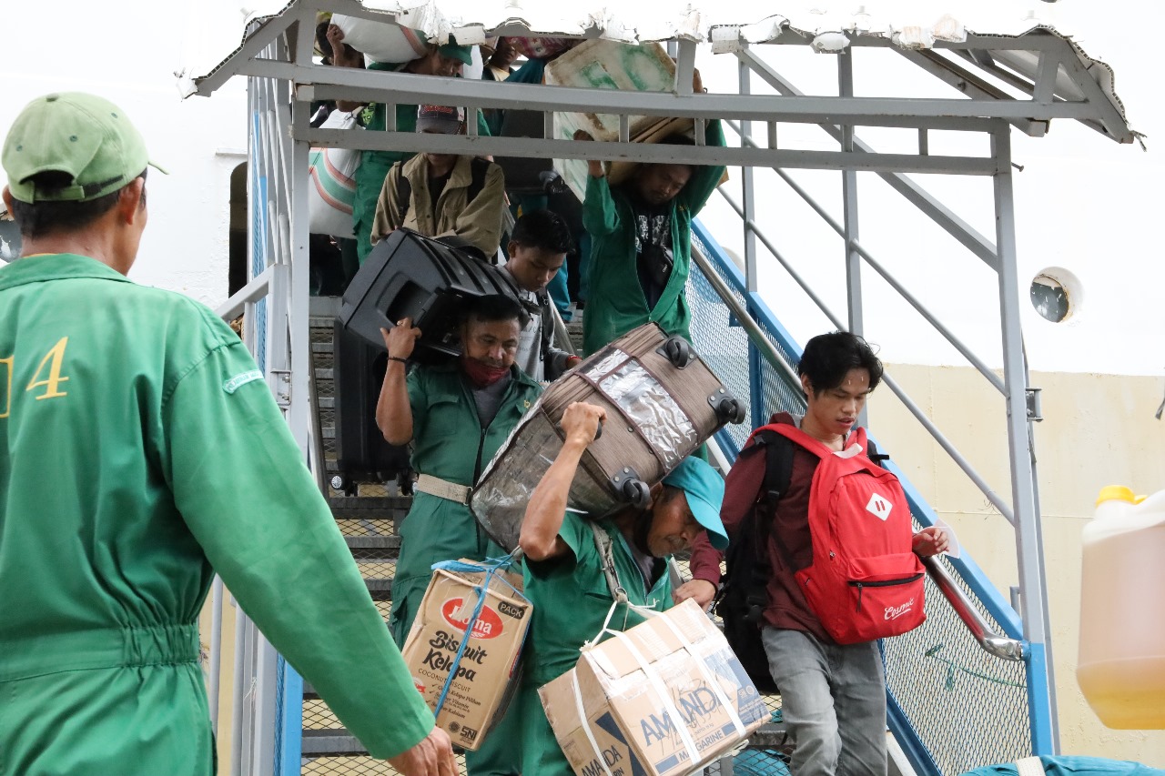 Lebaran 1446 H, Pelindo Regional 4 Prediksi Arus Kapal dan Penumpang Meningkat