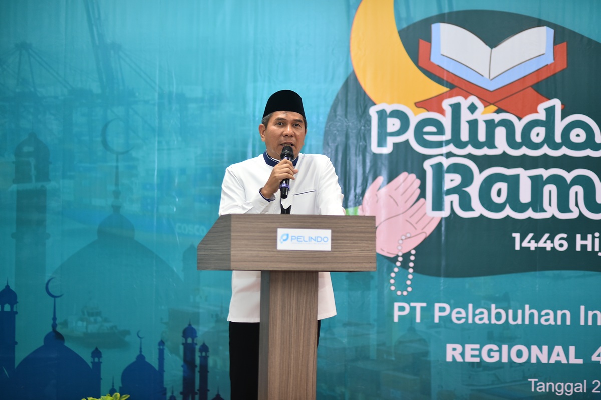 Kunjungi Pelabuhan Balikpapan, Dirut Pelindo Berbagi Kebahagiaan dengan Masyarakat Sekitar