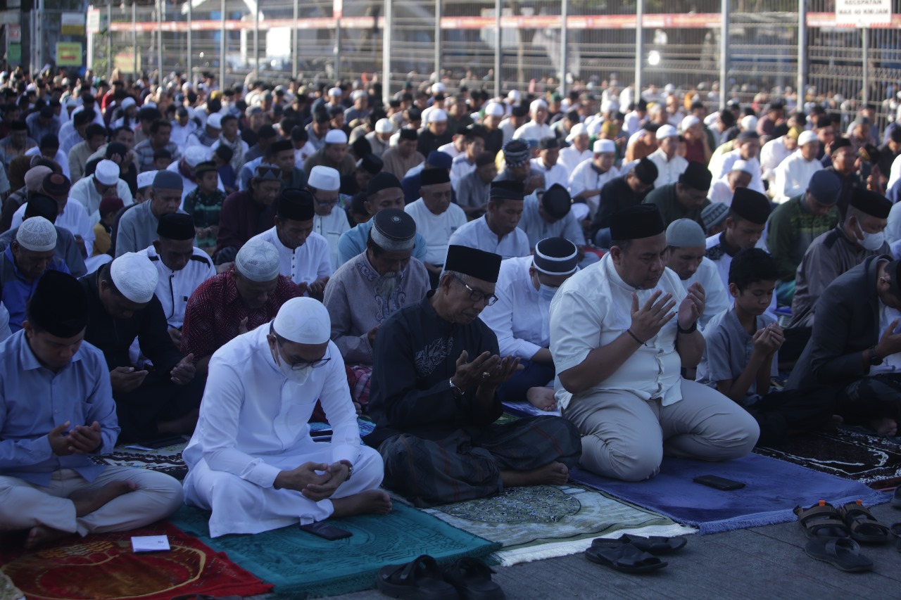 Pelindo Regional 4 Gelar Sholat Idulfitri 1446 H di Area Pelabuhan Makassar