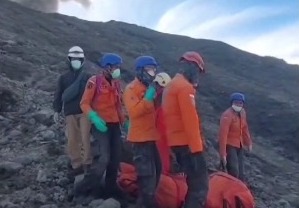 Erupsi Gunung Marapi Masih Terjadi, Upaya Evakuasi Korban Terus Dilakukan Tim SAR Gabungan