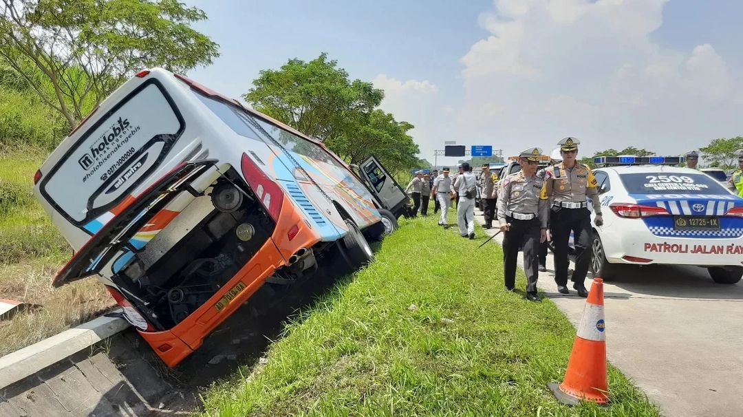 Kecelakaan Bus Rosalia Indah di KM 370 Tol Batang-Semarang, 7 Orang Meninggal Dunia