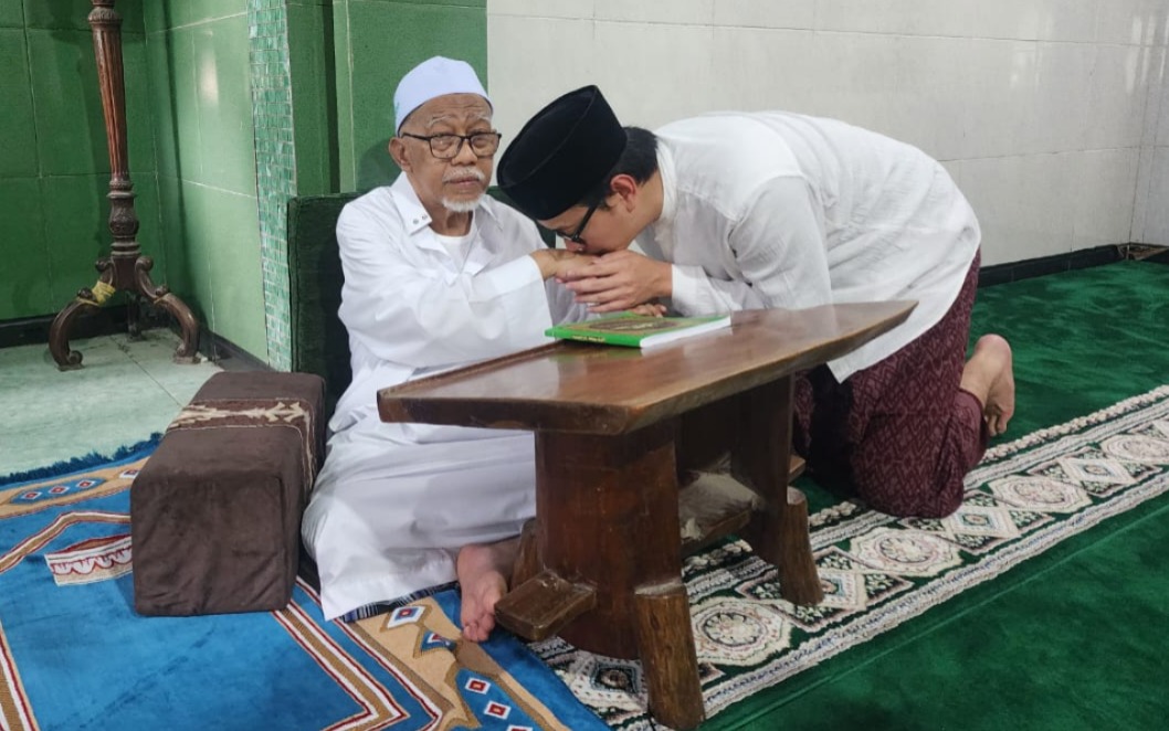 Cawabup Purworejo Dion Agasi Silaturahmi ke Ponpes Darut Tauhid, Sholat Berjamaah dan Doa Bersama Ratusan Santri