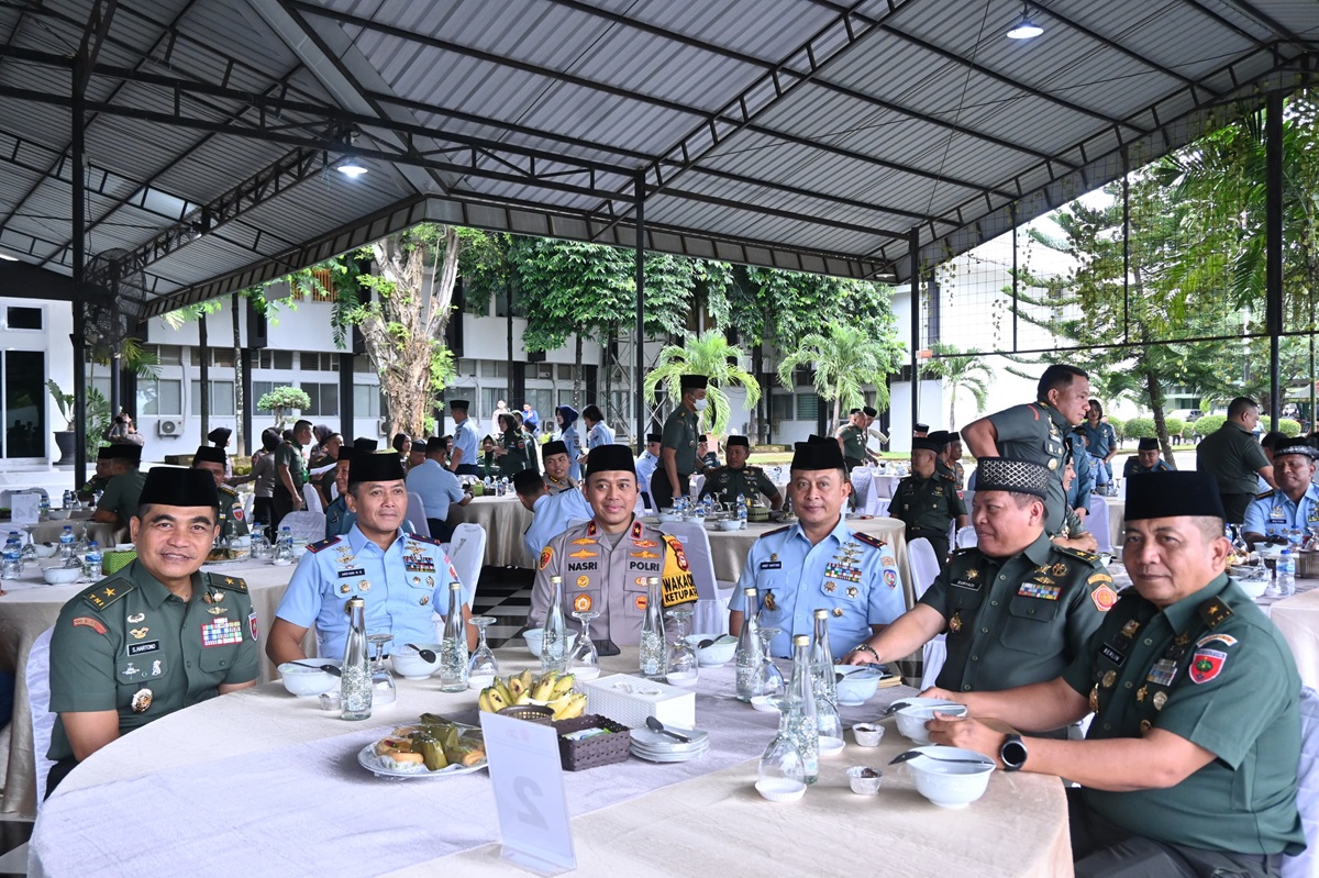 Jalin Silaturahmi, Danlanud Sultan Hasanuddin Hadiri Buka Puasa Bersama TNI-Polri Wilayah Makassar