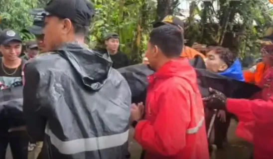 Alami Keram saat Mendaki, Tim SAR Gabungan Evakuasi Raysa dari Gunung Batukaru Tabanan Bali