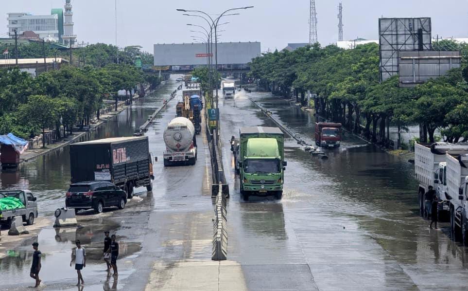 Banjir yang Melanda Wilayah Kaligawe Semarang Mulai Surut