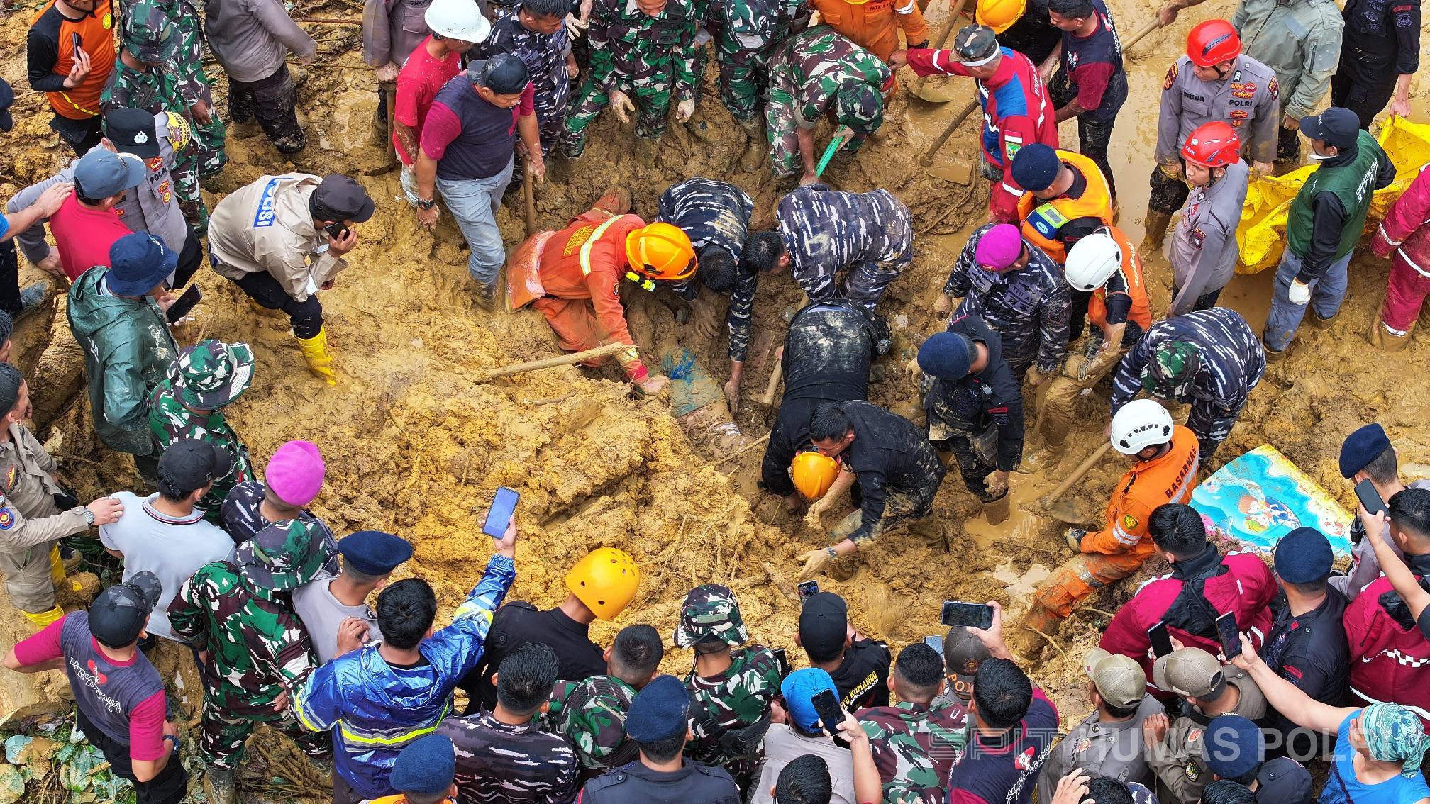 Tim SAR Gabungan Berhasil Evakuasi Seluruh Korban Longsor di Kota Batam