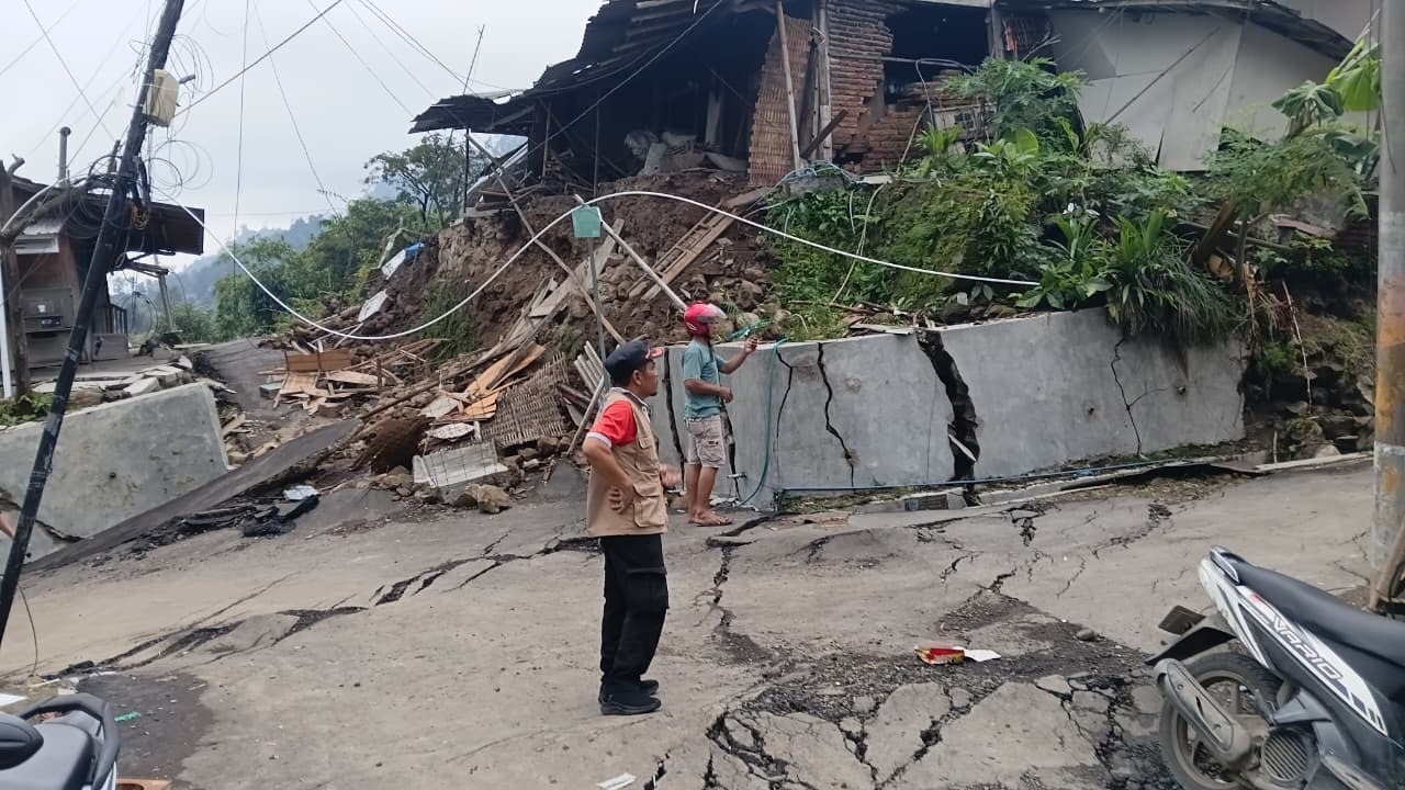 Fenomena Tanah Bergerak di Tegal Masih Terjadi, Jumlah Pengungsi Capai 2.453 Jiwa