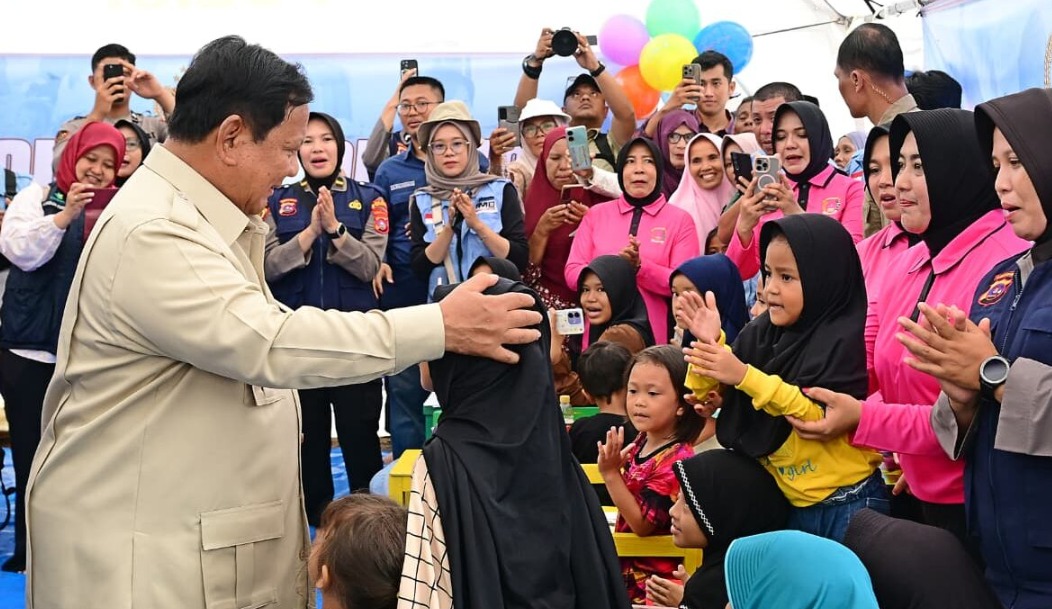 Kunjungi Pengungsi di Agam Sumatera Barat, Presiden Prabowo Pastikan Penanganan Darurat Berjalan Baik