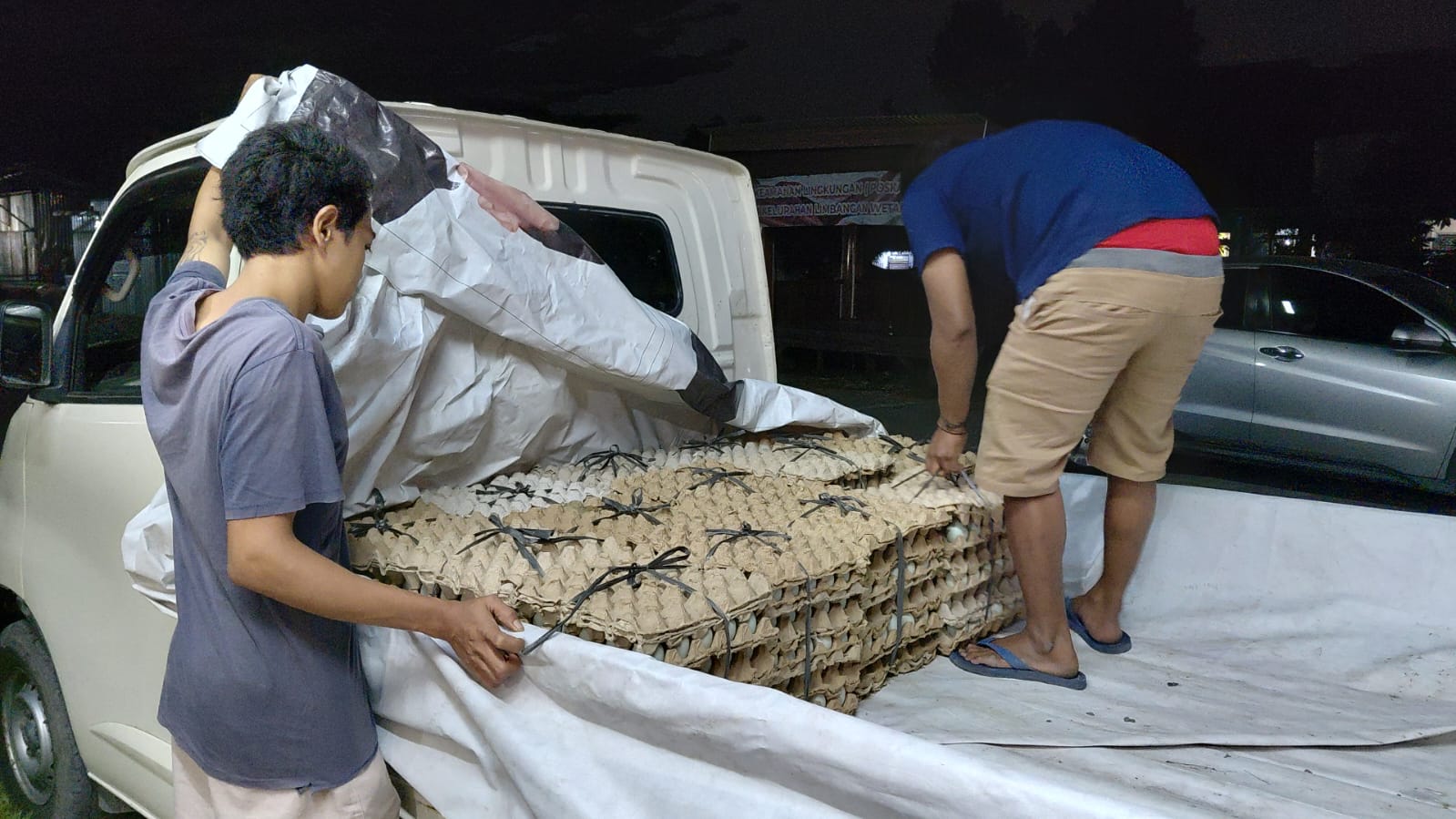 PMI Distribusi Bantuan 100 Ribu Butir Telur Asin dari Masyarakat Brebes untuk Korban Bencana Sumatera