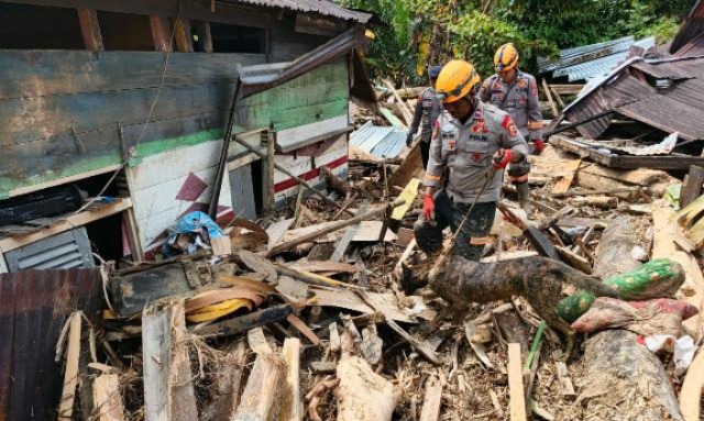 Tim K9 Polri Temukan Jasad Wanita Korban Banjir Bandang di Depan Gereja GKPA Huta Godang Batang Toru Tapanuli Selatan